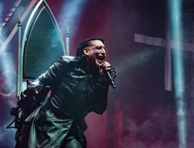 Η στιγμή που ο Marilyn Manson κατέρρευσε επί σκηνής (βίντεο)